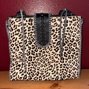 Chic Leopard Print Tote with Black and Gray Details